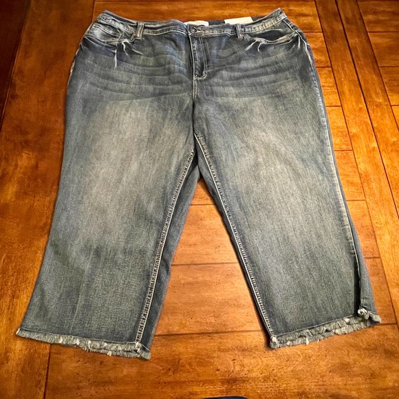 Est. 1946 Denim Cropped Blue Jeans Wmns 22W New With Tags D8-1376 - Picture 1 of 9